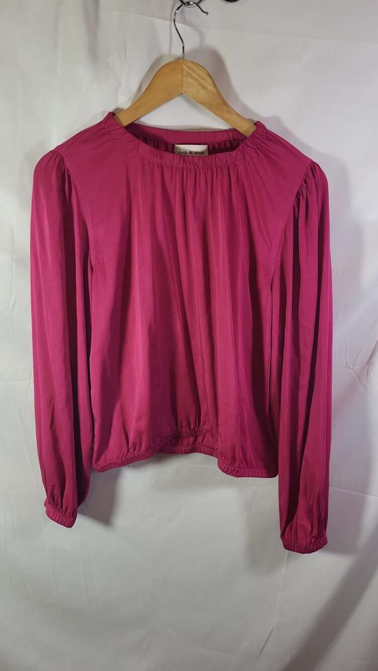 Cloth & Stone Luxe Satin Banded Puff Sleeve Blouse in Berry Fizz, M